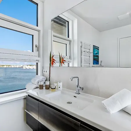 Sky - Exlusives Penthouse Mit Panoramameerblick, Dachterrasse Und Kamin *